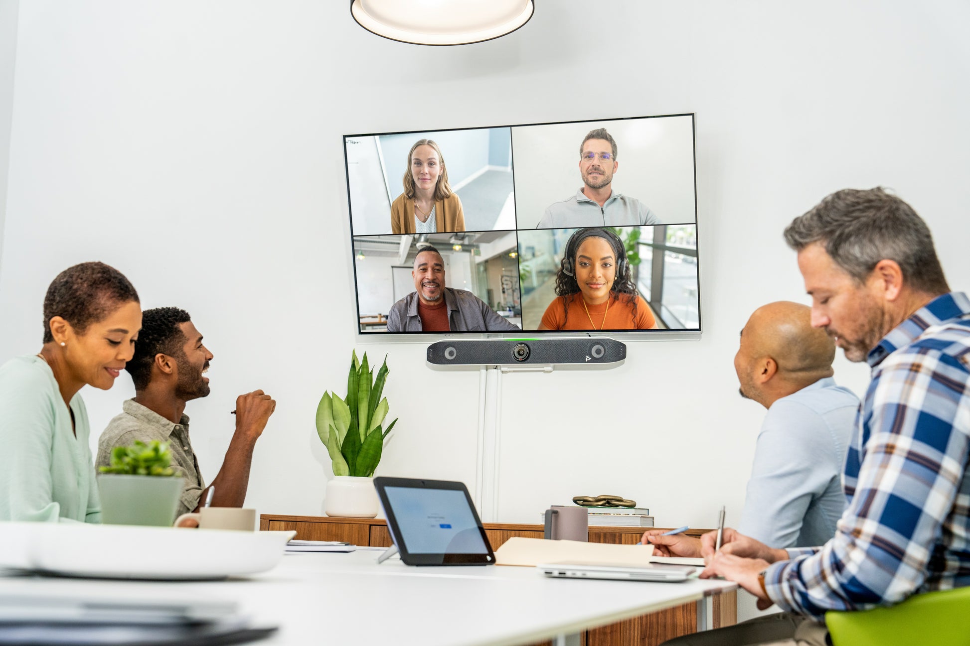 POLY Studio X52 All-In-One Video Bar-10