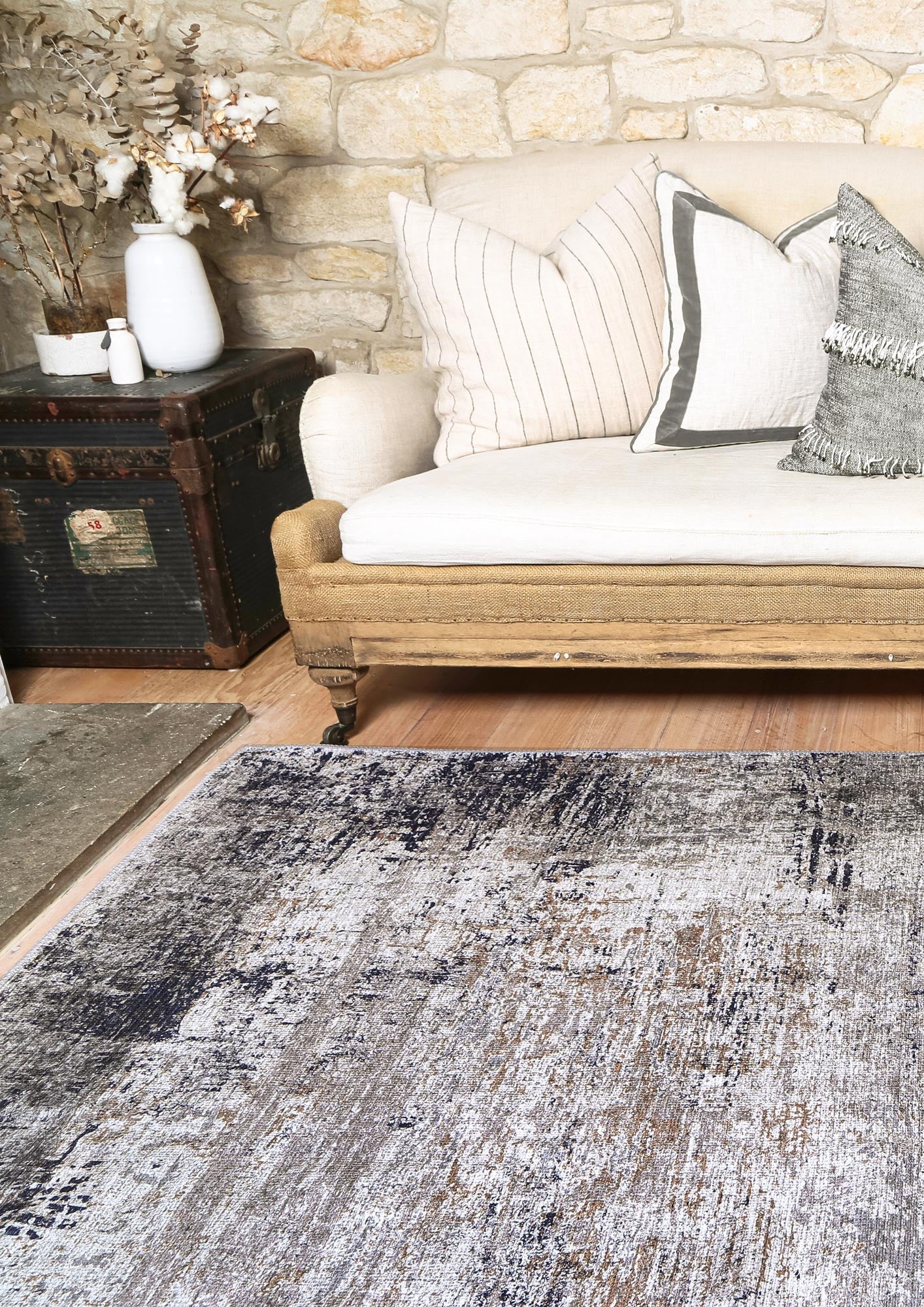 vintage-crown-anne-echo-blue-grey-distressed-vintage-rug 80X230-1