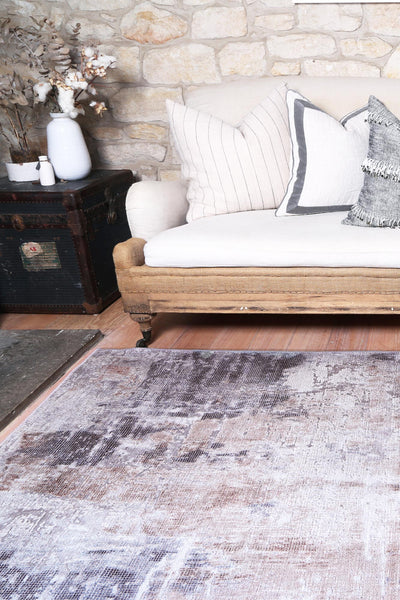 vintage-crown-leopold-ash-ivory-distressed-vintage-rug 240X330-1